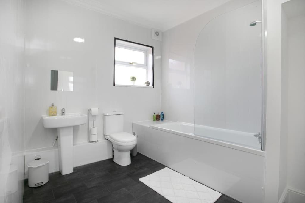 Cudworth House, Barnsley For Contractors & Families, Free Parking, High Speed Wifi Etc Villa Exterior photo