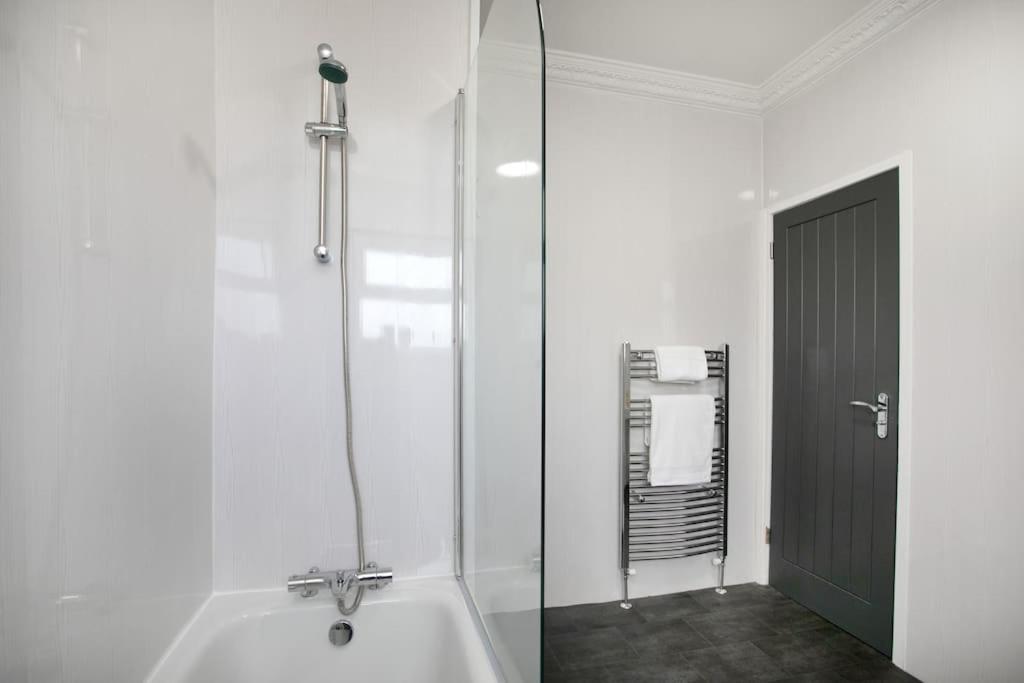 Cudworth House, Barnsley For Contractors & Families, Free Parking, High Speed Wifi Etc Villa Exterior photo